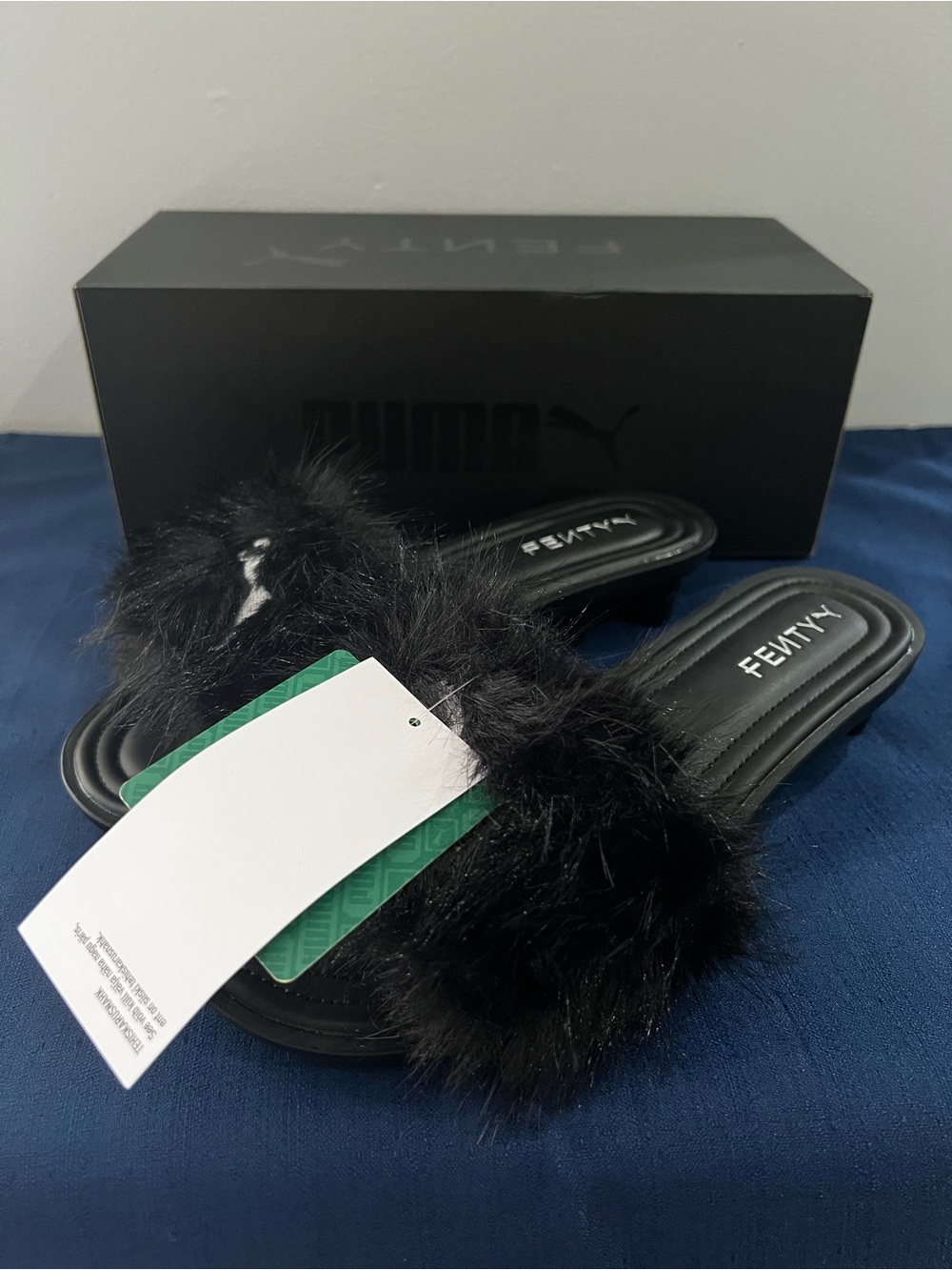 Puma x Fenty Sliver Black Chic Fur Slide Sandals 404768-02 Size 9 Women’s
